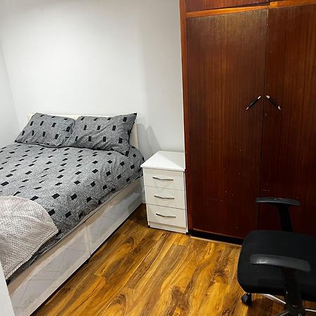 Good Priced Single Rooms In Hayes Northolt  Экстерьер фото